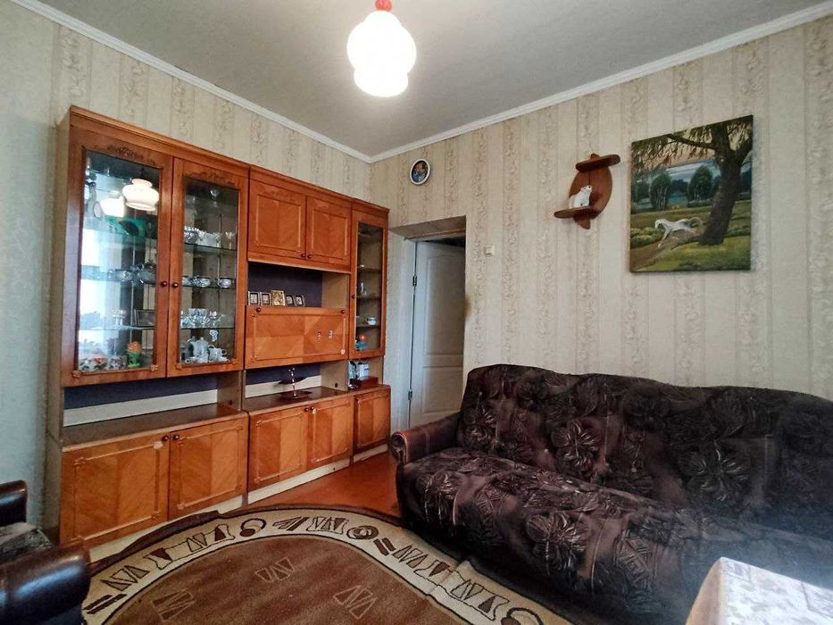 Продам частину будинку в гарному стані, з гаражем. (SP)