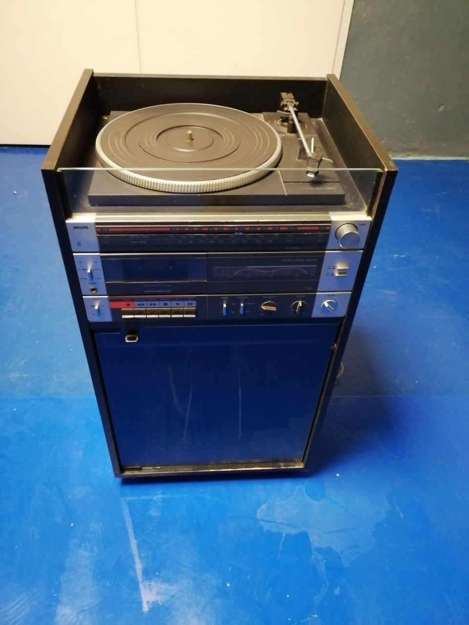 Aparelhagem Philips c/gira discos mod.f1356 + móvel. Para despachar