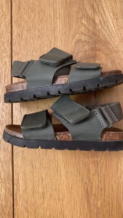 Sandálias criança como novas 21