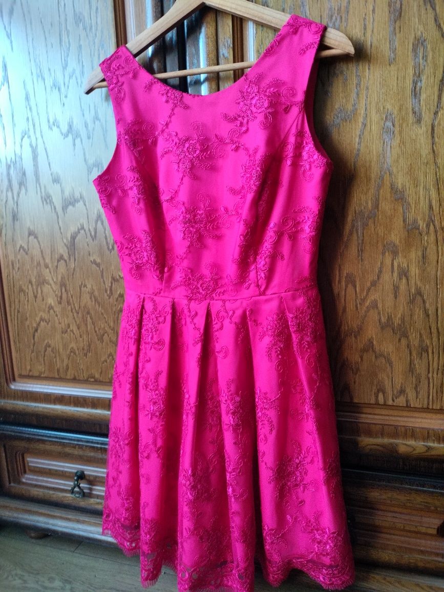 Różowa sukienka idealna na wesele lub komunię