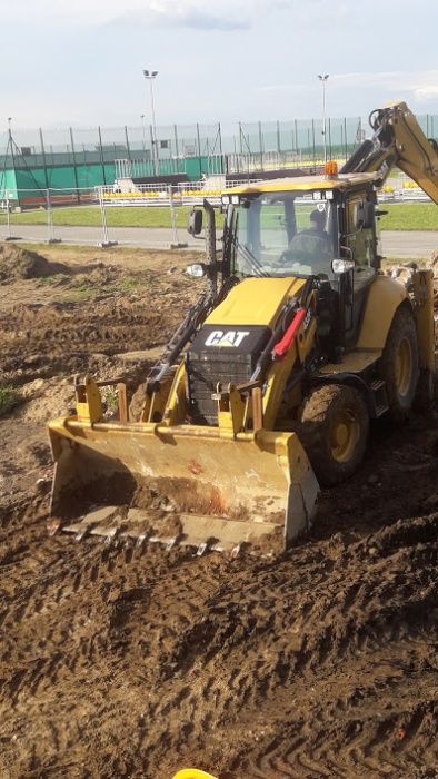 Usługi Roboty koparko ładowarką Wykopy i fundamentowe wywrotką koparka