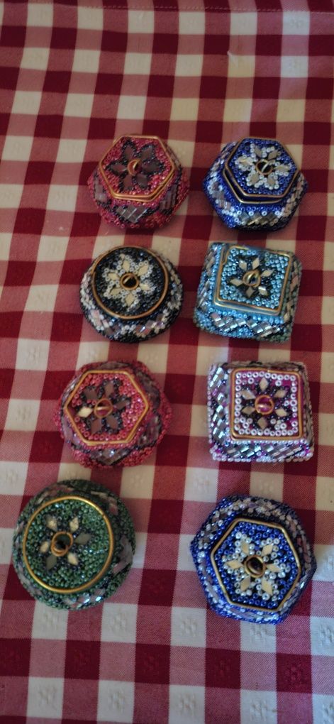 Conjunto de caixinhas coloridas