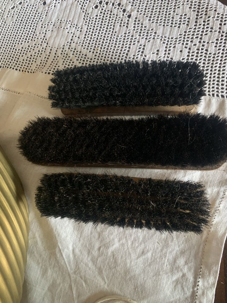 Escovas de calçado muito antigas :