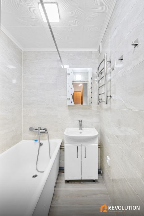 Без%, Липківського 24, 1-кім, 6 поверх, Вакзальна 17 хв.