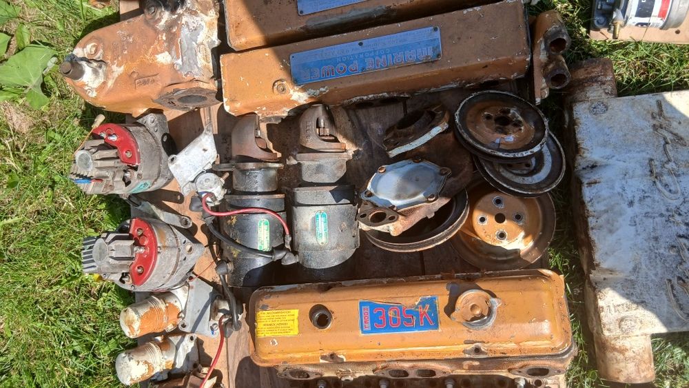 Silnik do łodzi V8 Marine Power Model 305K po rozmrożeniu