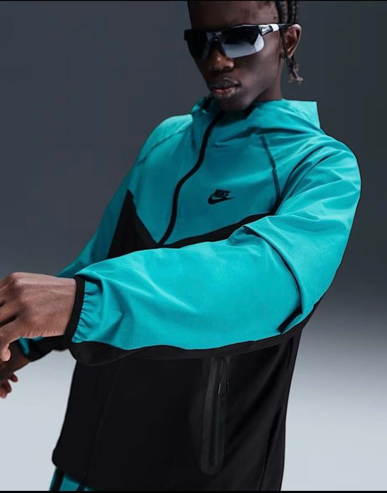 Nike Tech
Men's Woven Jacket