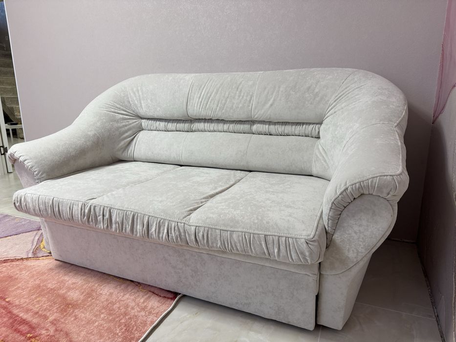 Диван сіро-бежевий