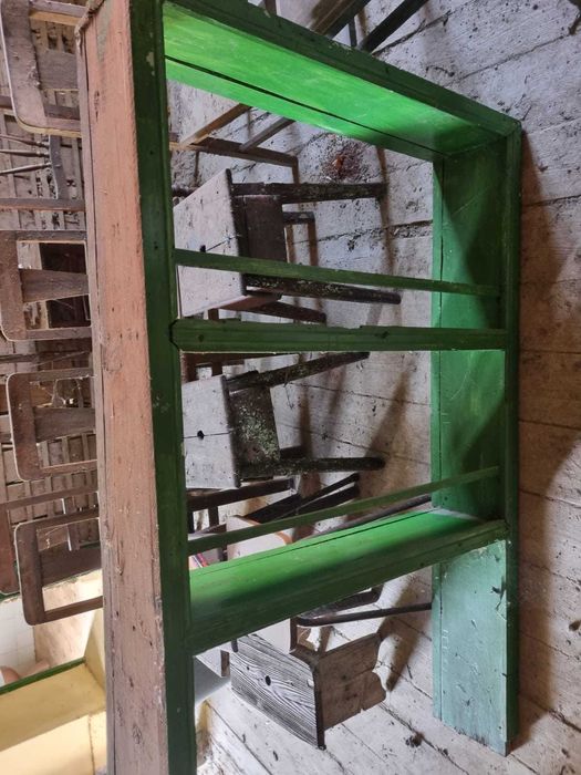 móveis: arca, mesa, cadeiras, bancos para restaurar