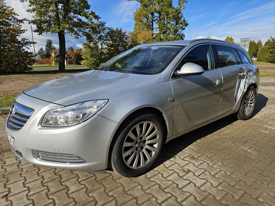 Opel Insignia 1.6 benzyna, 2010r. lekko uszkodzony