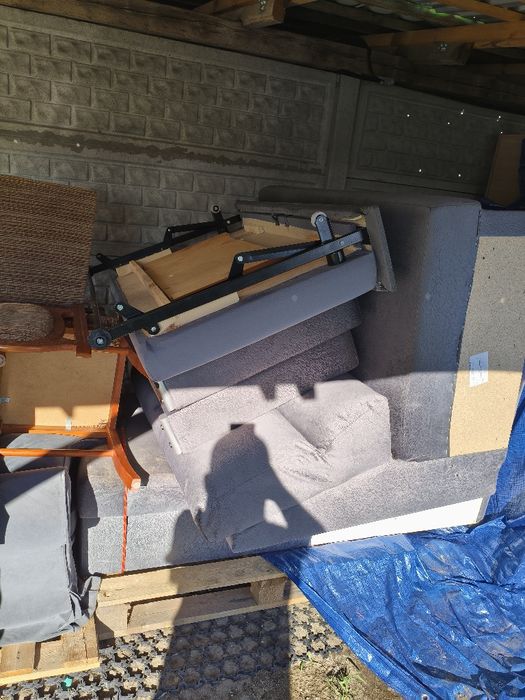 Stół.. krzesła... narożnik ..