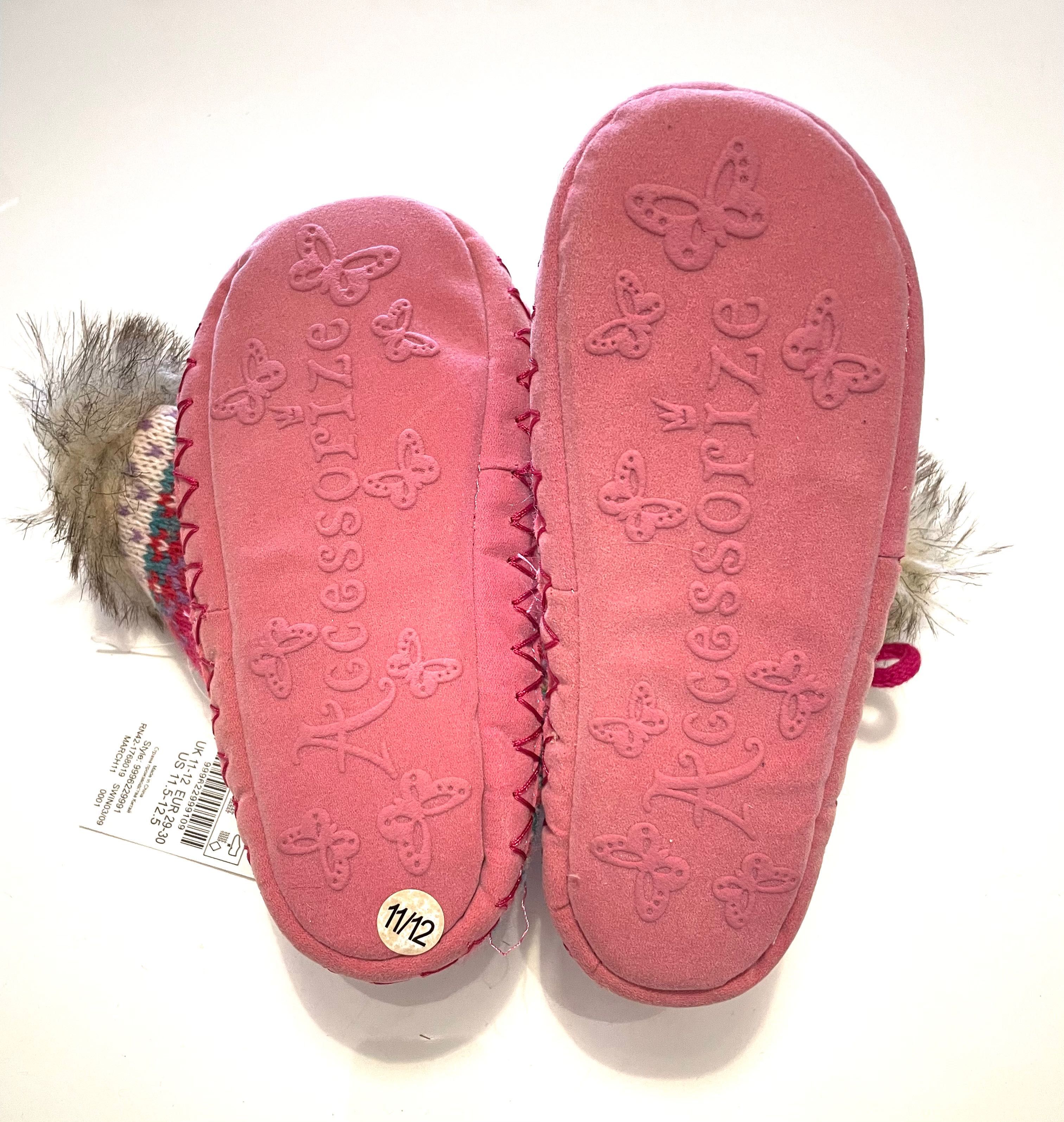 Pantufas com etiqueta - marca Accessorize - tamanho 29/30