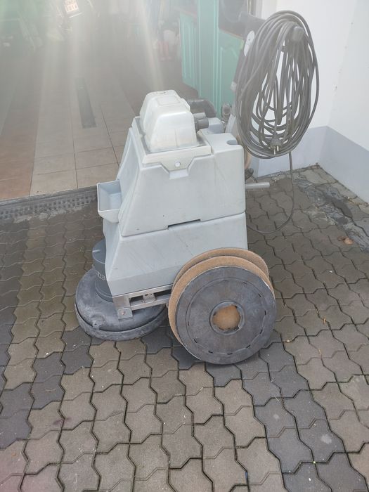 Myjka Szorowarka Numatic do mycia dużych powierzchni ZAMIANA