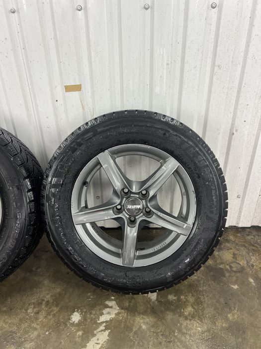 Продам диски з гумою 215/65/R16 5х114.3