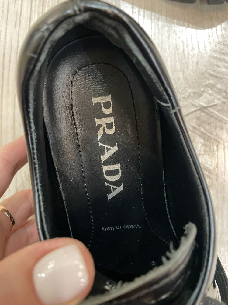 Розпродаж! Шкіряні лофери Prada, оригінал 35 розмір