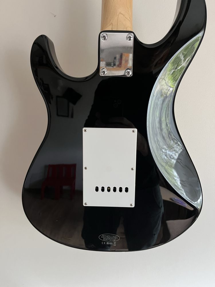 Gitara elektryczna Yamaha eg012 (mankament)