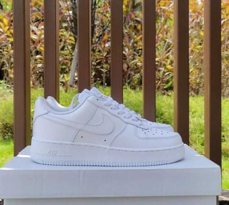 Buty Trampki NikeAir_Force_1_Low_07_White R.38.5