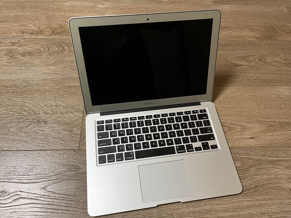 Macbook Air 13 (Early 2015)