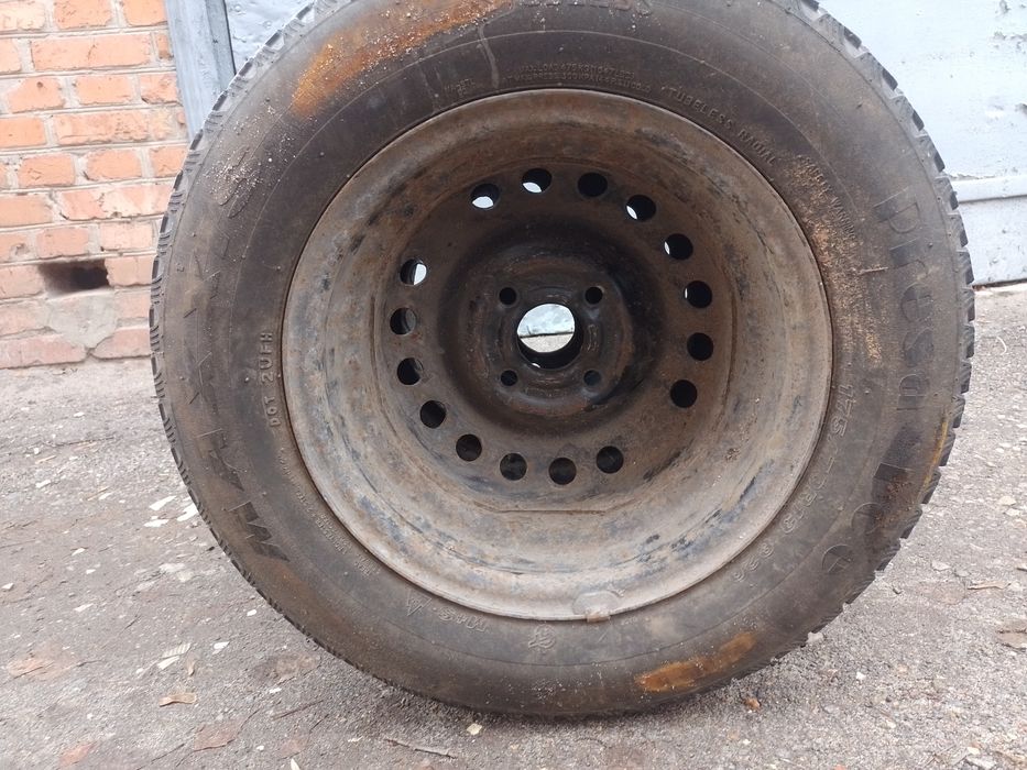 Диски 2 шт R13на ланоса з зимовою резиною 2008рік