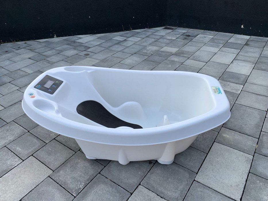 Продам ванночку для купання, градусник і ваги вмонтовані