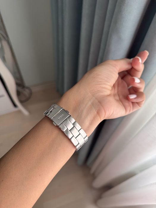 Guees годинник без  пошколжень