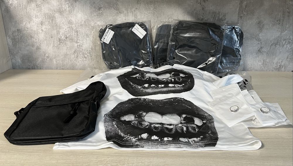 Лот одягу (сумки, футболки, кільця) все -НОВЕ-