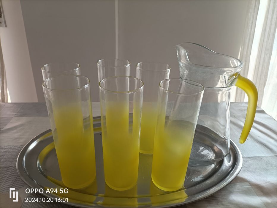 Vendo conjunto copos e jarro