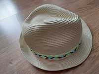 Letni kapelusz z ozdobnym wzorem