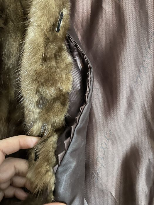 Futro z norek z pieknie wykonczonymi rękawami rozszerzane