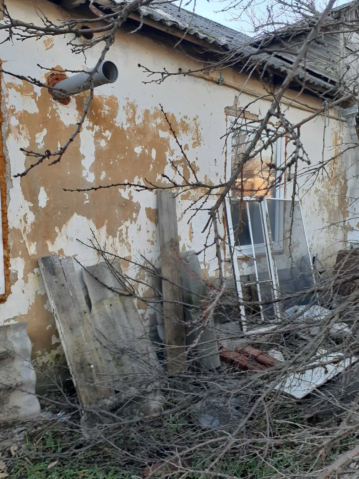 Будинок 1/2 в центрі села Петрівське, Ізюмський р-н