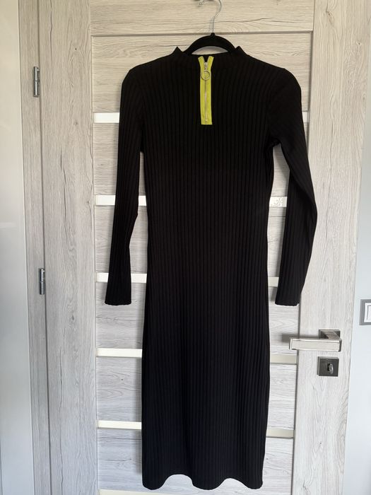Dopasowana sukienka midi S/M