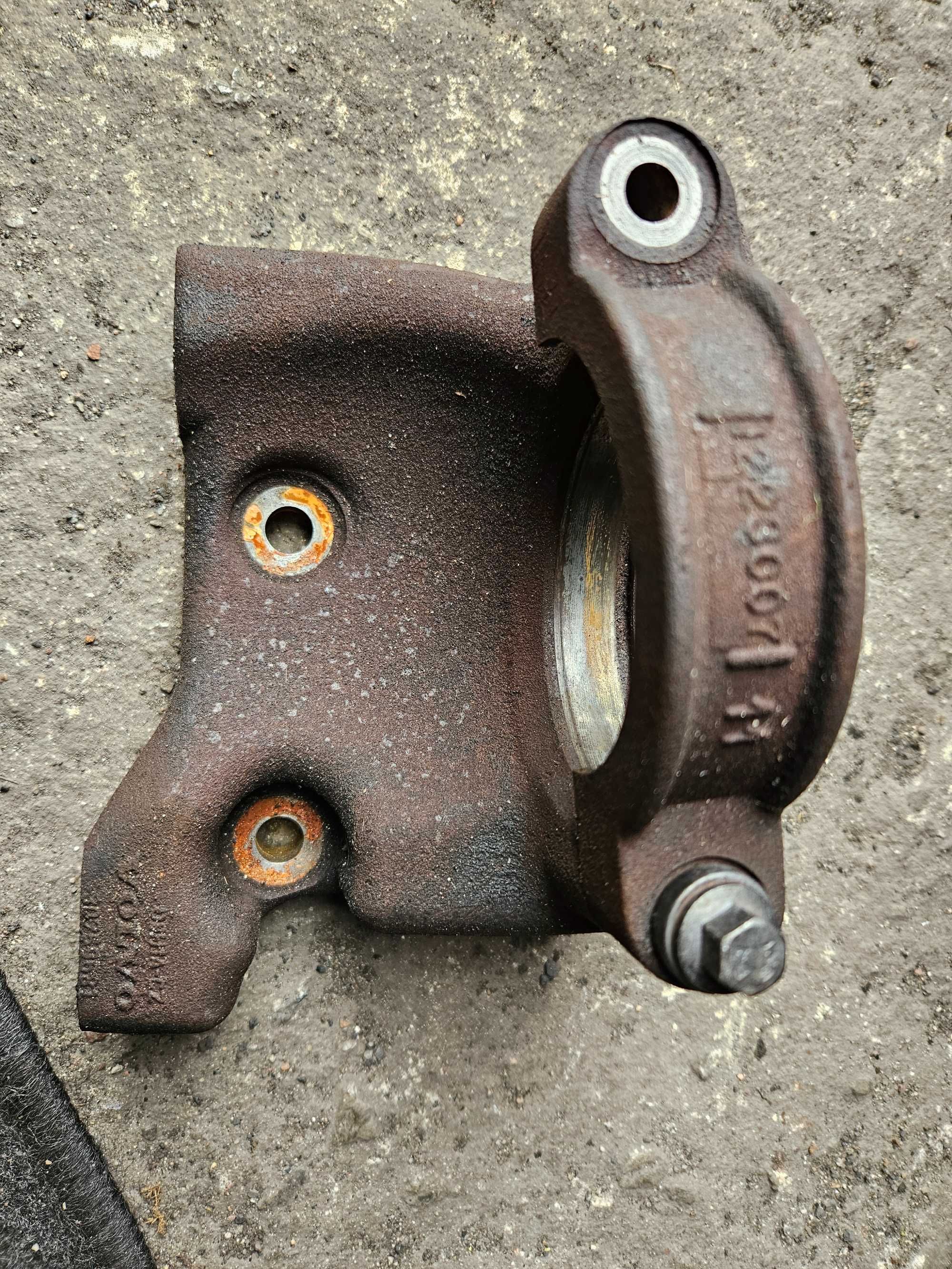 Podpora  PÓŁOSI Volvo D5 V50