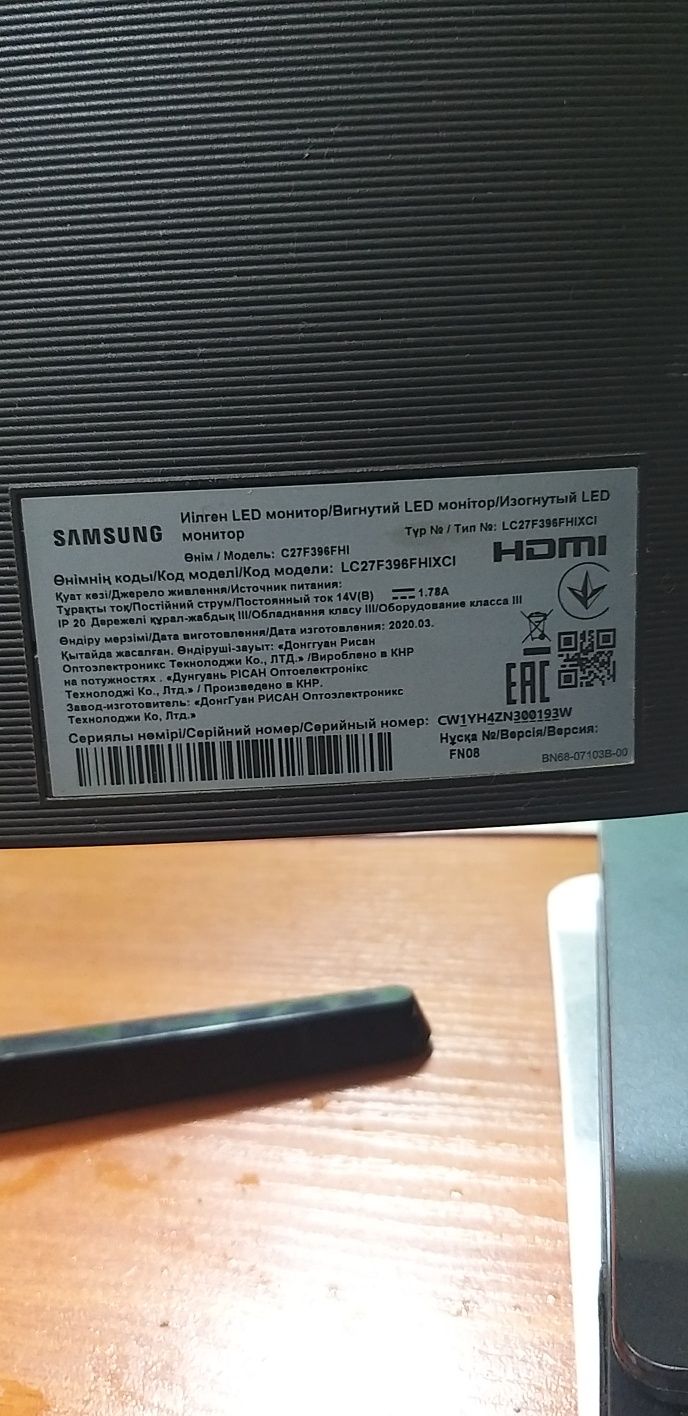 Продам на запчасти монитор Samsung LC27F396FHIXCI