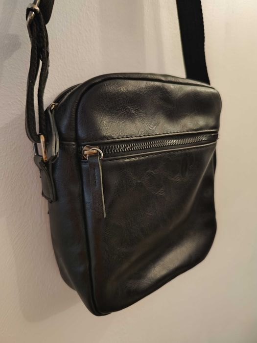 Bolsa a tiracolo de couro sintético