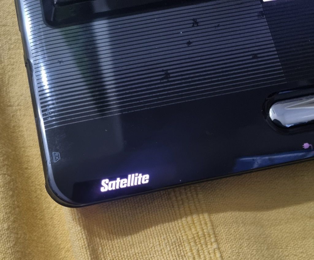 Toshiba Computador para Peças modelo nas fotos