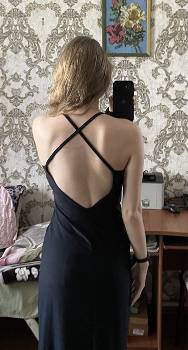 плаття чорне з відкритою спиною