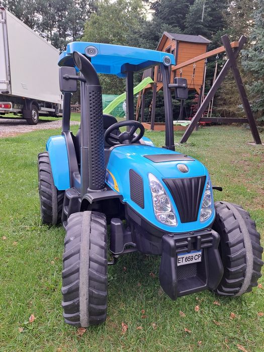 Duży traktor New Holland dla dzieci na akumulator