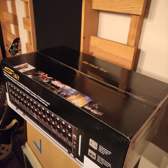 Behringer S32 (Novas)