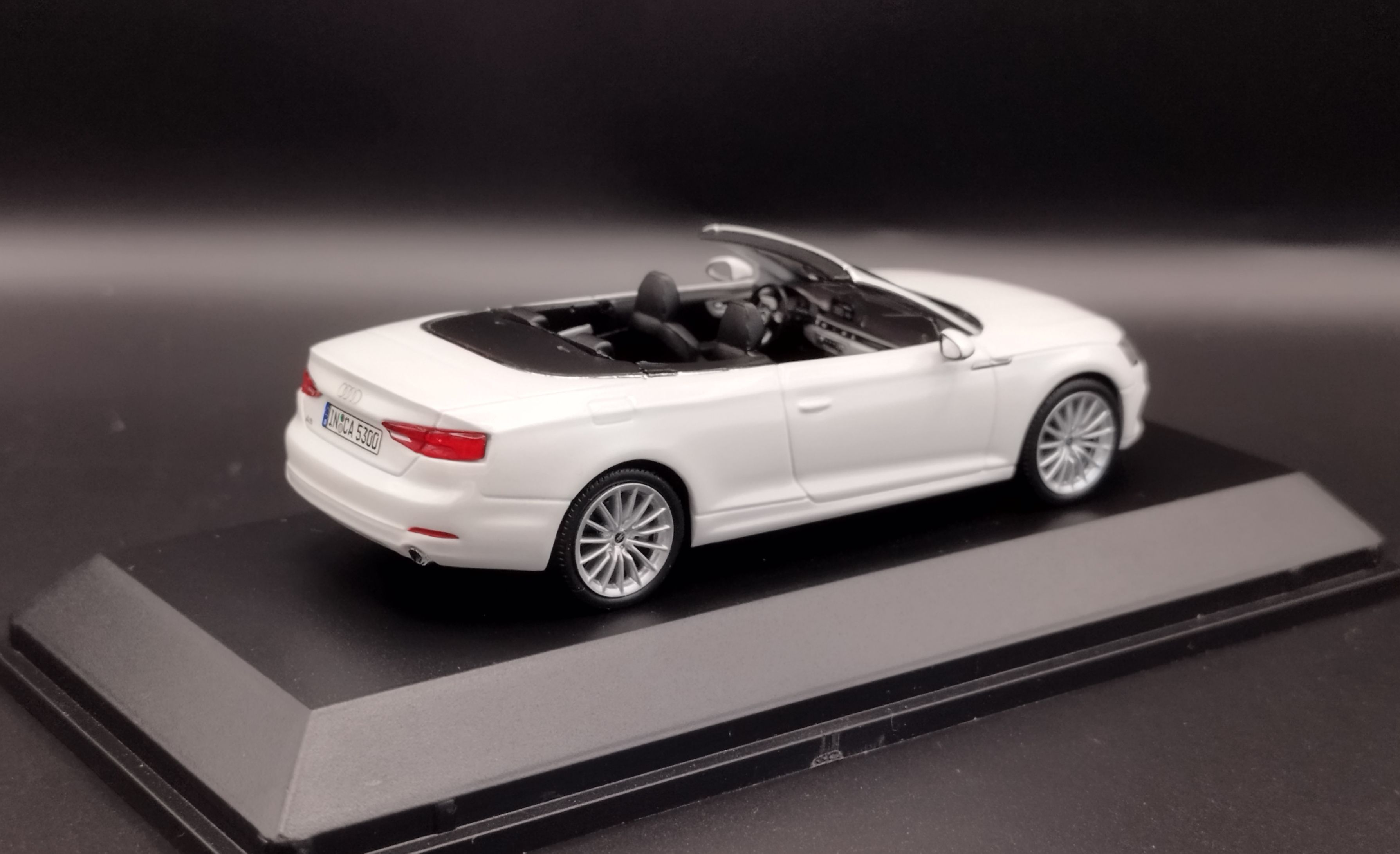 1:43 Spark Audi A5 cabriolet model nowy