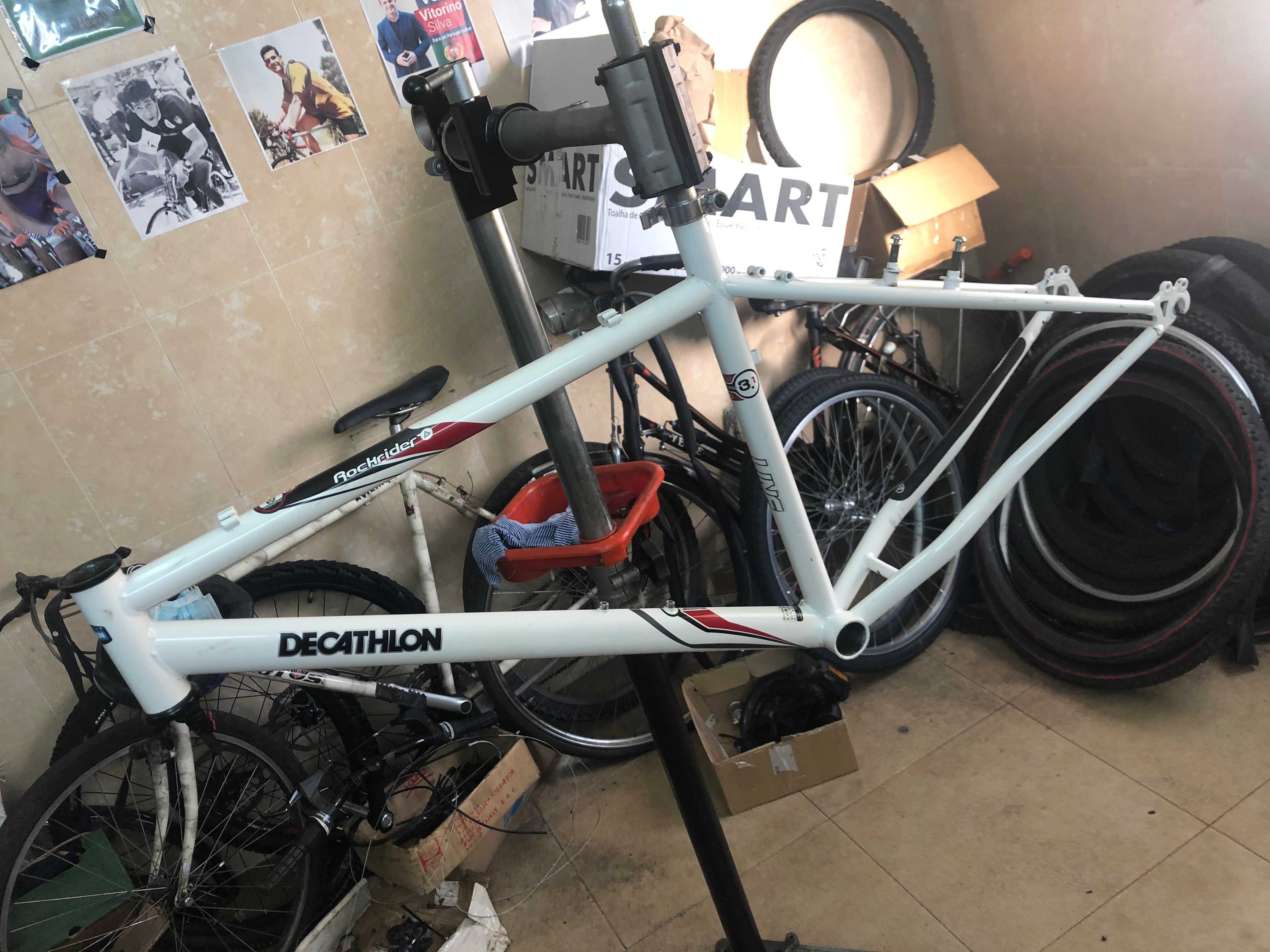 Bicicleta RockRider Branca, c/ 21 speeds, barata