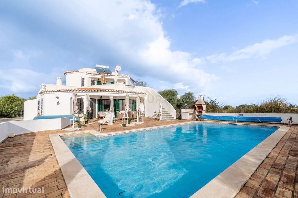 Moradia T3 com Vista Mar, Piscina e Jardim — Armação de Pêra