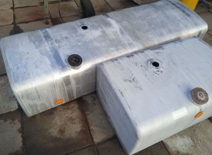Bak zbiornik paliwa aluminiowy diesel do ciężarówki  330l