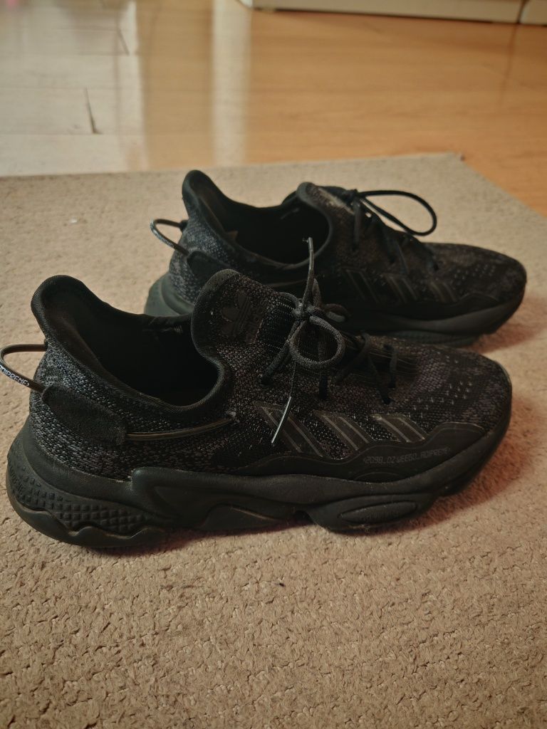 Tênis Adidas  Ozweego 42