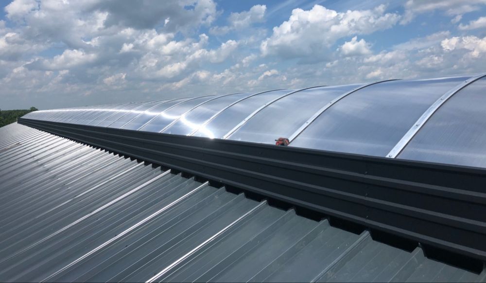 Świetlik kalenicowy oborowy do obory dachowy