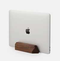 Drewniany stojak werdykalny na laptop oakywood