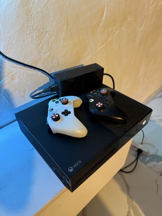 xbox one два джойстика 512 gb