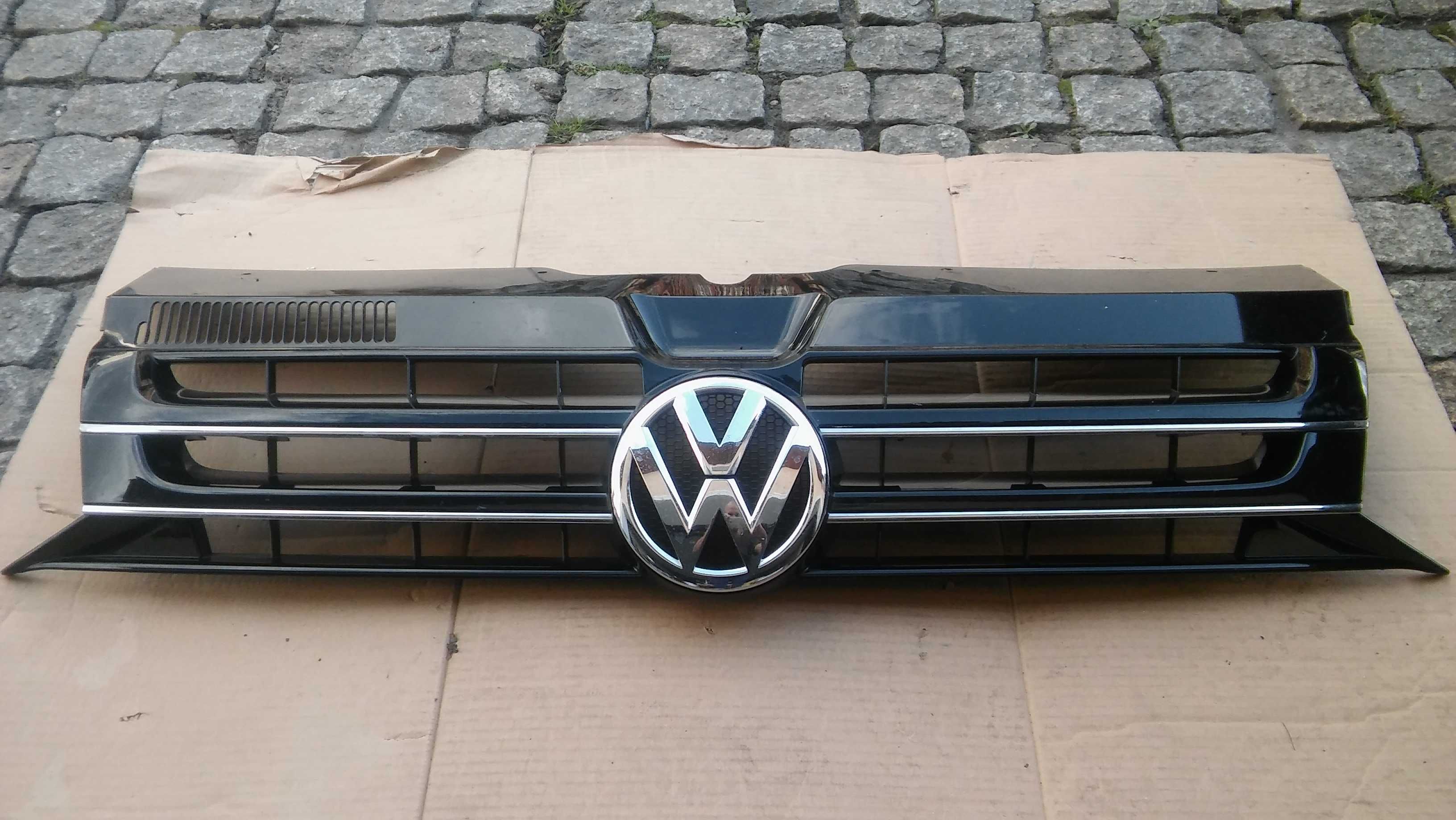 VW Transporter,T5 Lift,od 10r,gril,grill,atrapa przód z VW,połys-chrom