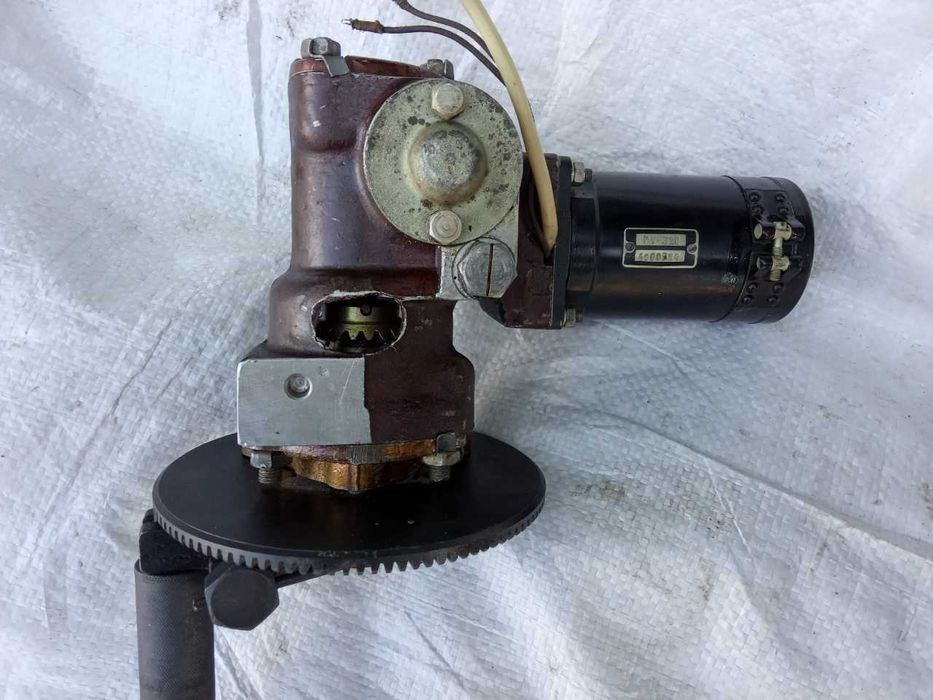 Електродвигун МУ-320 з редуктором для дистанційного управління.