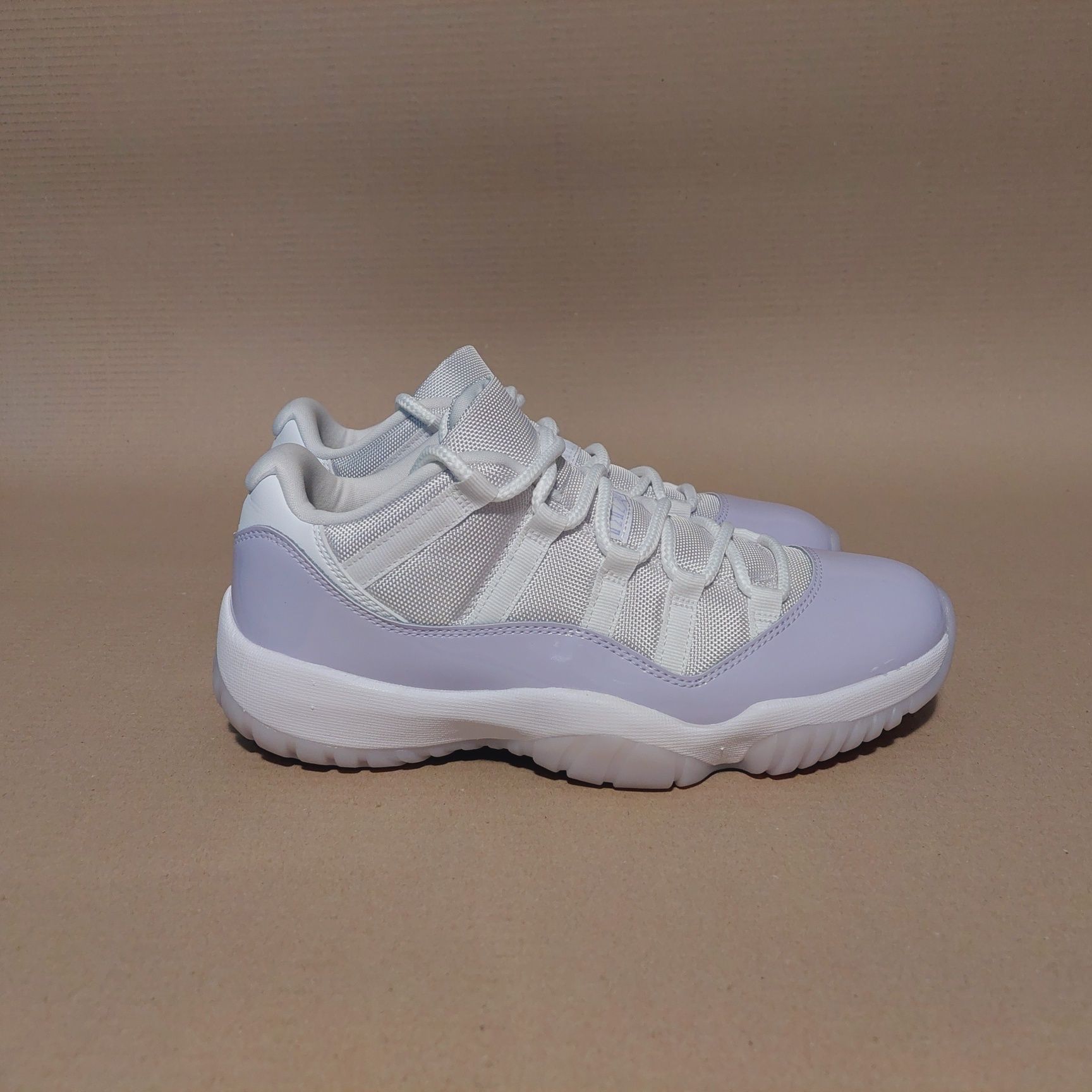 Jordan 11 Low Pure Violet