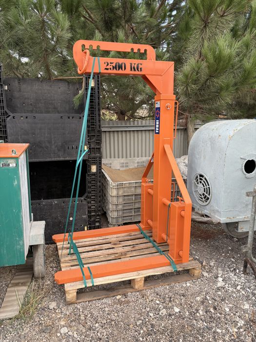 Porta paletes grua 2500kg