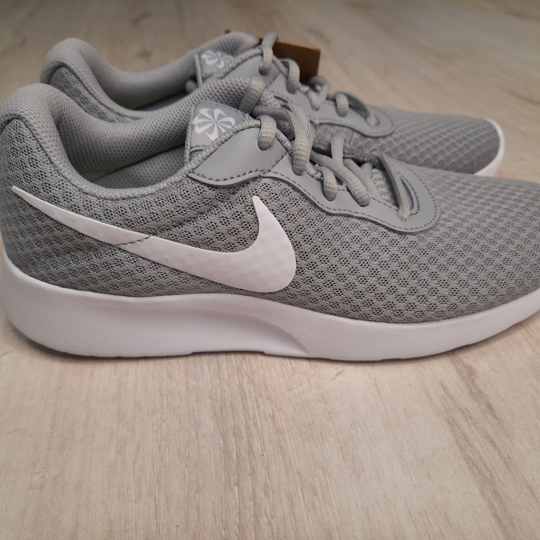Оригінальні чоловічі кросівки Nike Tanjun (DJ6258-002)